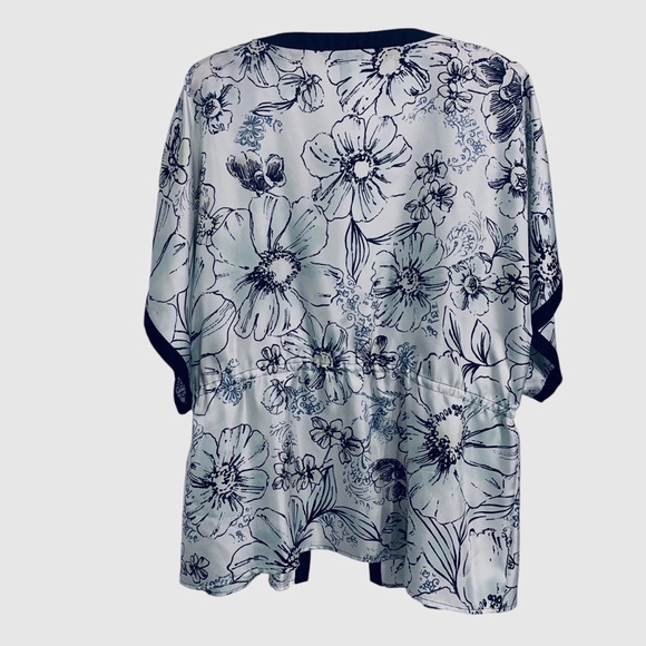 SOMA SILK KIMONO ROBE BLACK AND WHITE FLORAL KIMONO ROBE COVERUP - Picture 9 of 11
